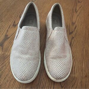 NATURALIZER “Marianne” Gold Textured Leather Upper Slip-On Shoes